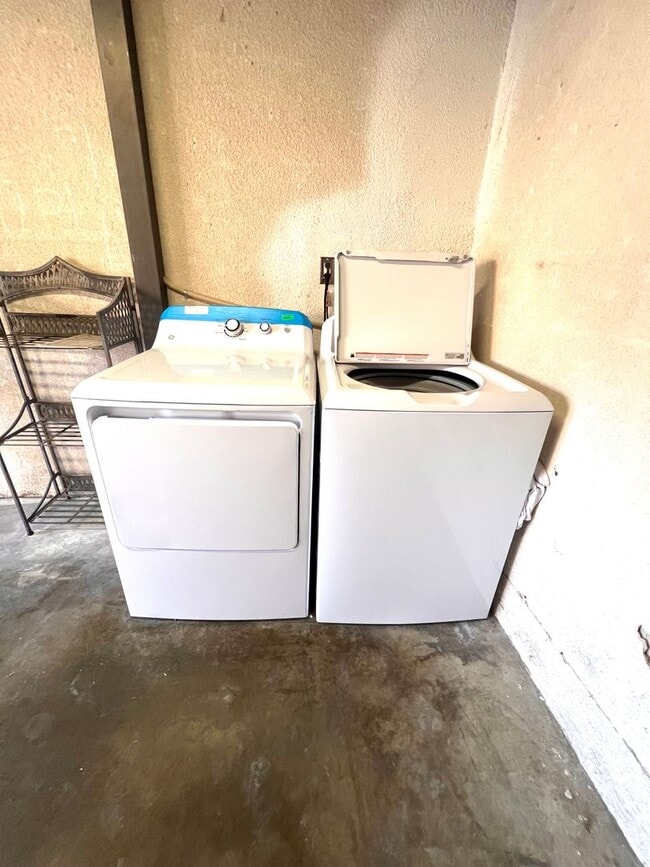 Building Photo - Private Back House with single garage & yard