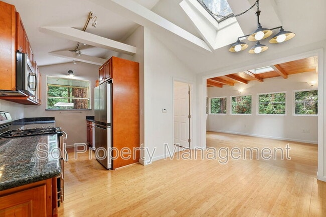 Building Photo - 245 Blue Ridge Dr