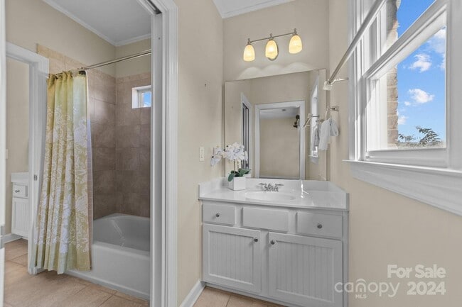 Building Photo - 9440 Wallace Pond Dr