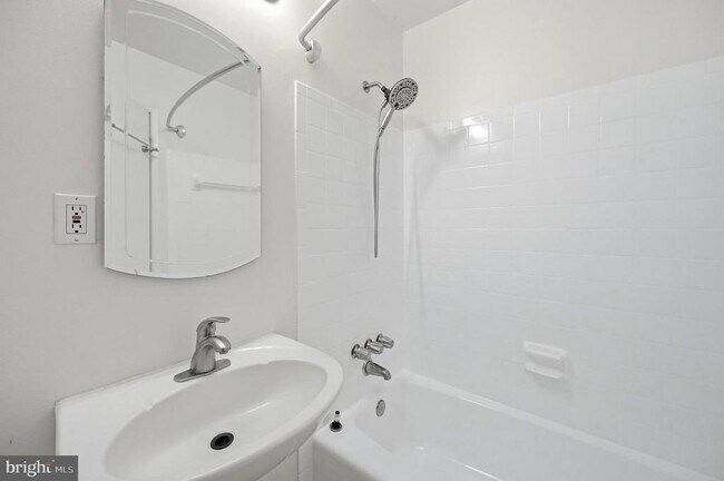 Building Photo - 2242 Cartwright Pl