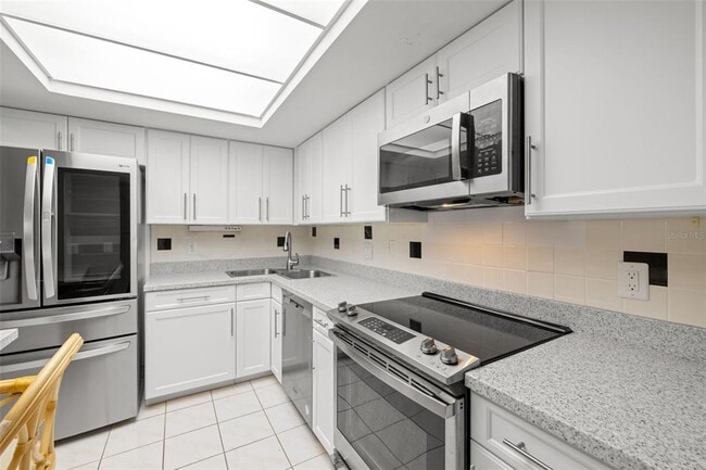 Building Photo - 5220 Brittany Dr S