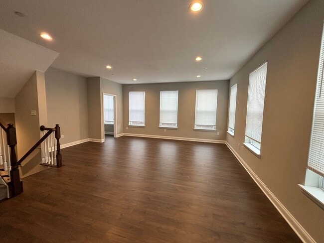 Building Photo - Beautiful Townhome in Cannonsburg!