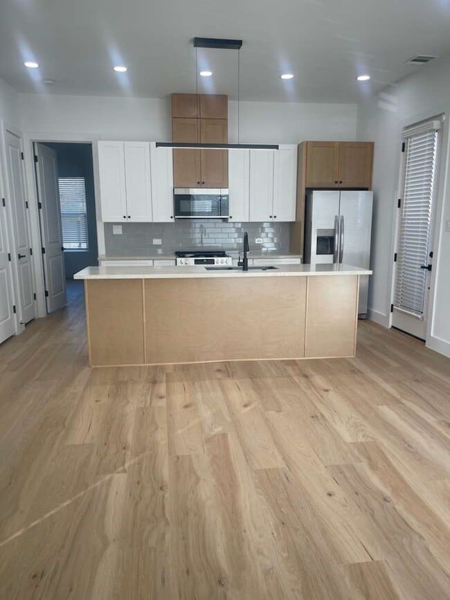 Building Photo - 4429 Aledo St