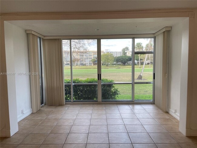 Building Photo - 4009 N Cypress Dr