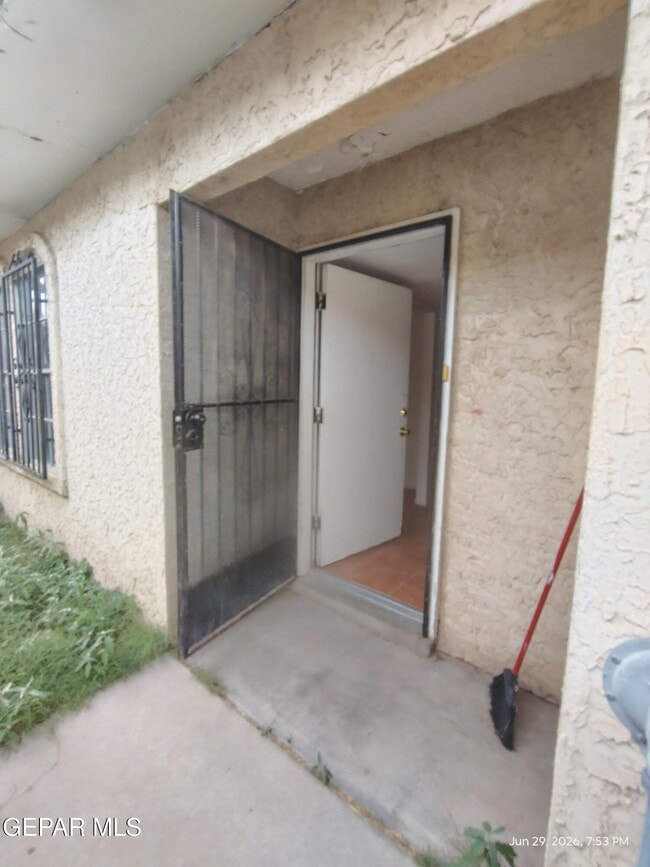 Building Photo - 8905 Ankerson St