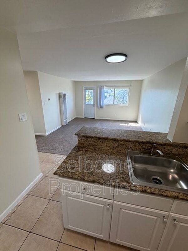 Building Photo - 407 Fairmount Ave