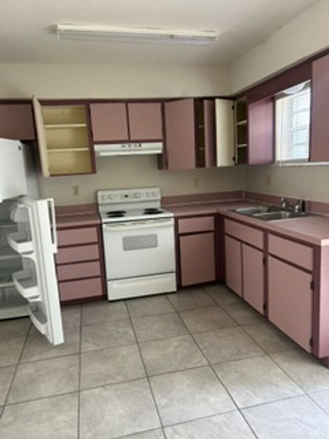 Building Photo - 10559 Chalmer St