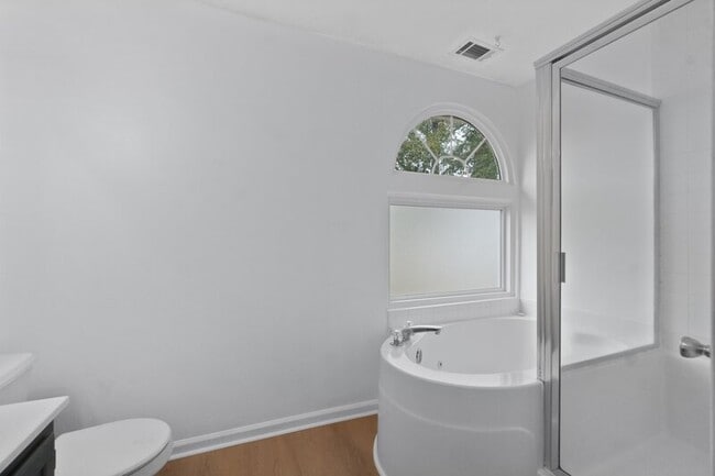 Building Photo - 3708 Gateway Pl