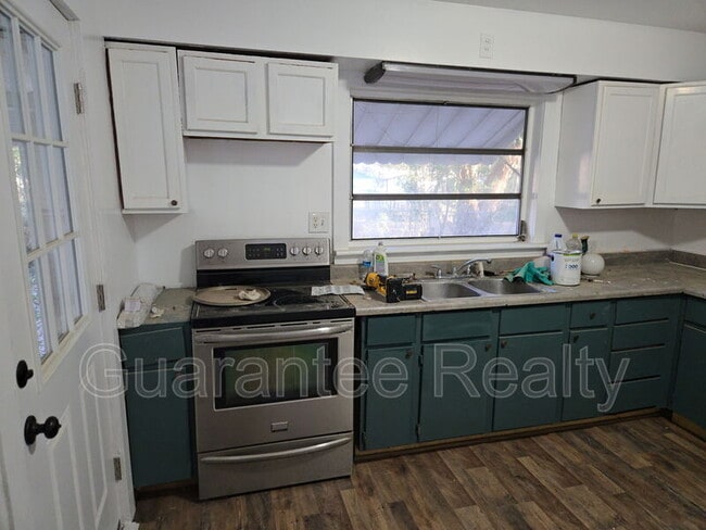 Building Photo - 609 SE 31st Ave