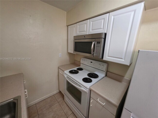 Building Photo - 6130 Funston St