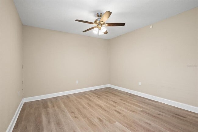 Building Photo - 611 Pinewood Dr