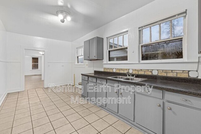 Building Photo - 4732 Court S