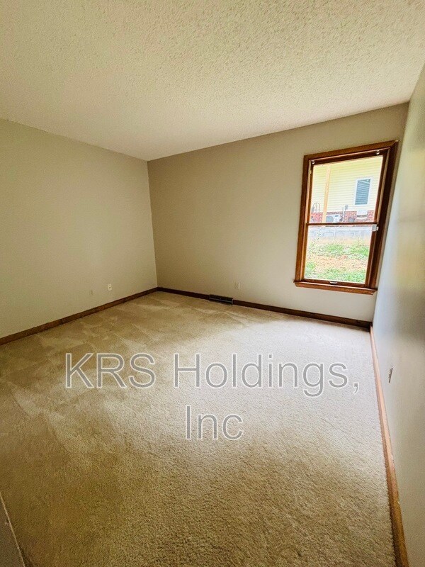 Building Photo - 8416 Summit Acres Dr