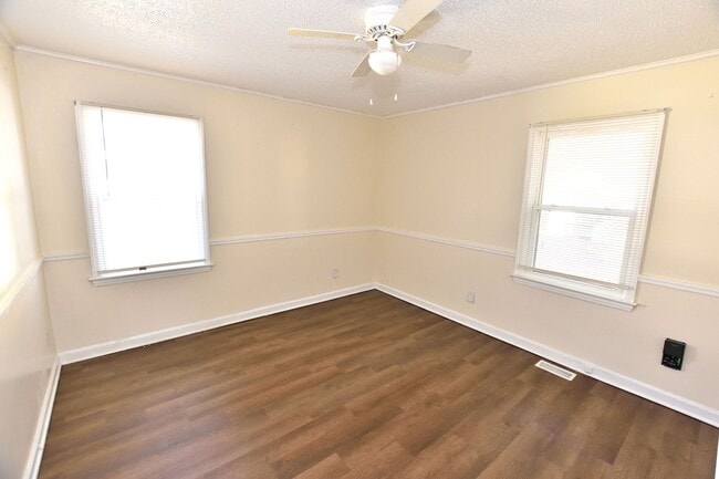 Building Photo - 1704 Cherry St