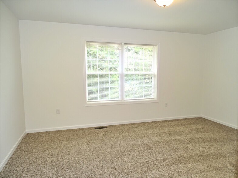 Building Photo - 412 Masonic Dr