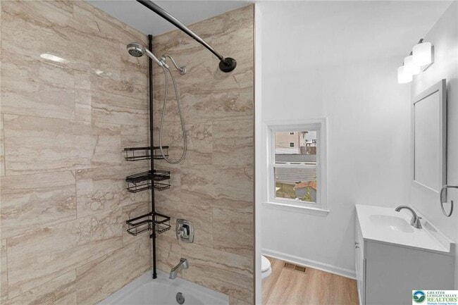 Building Photo - 921 Ridge St