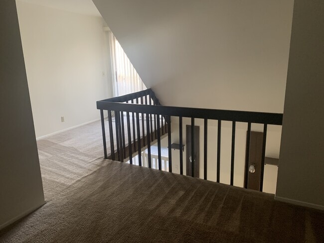 Building Photo - 2220 E Murray Holladay Rd