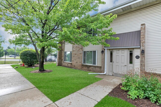 Building Photo - 1705 Robin Cir