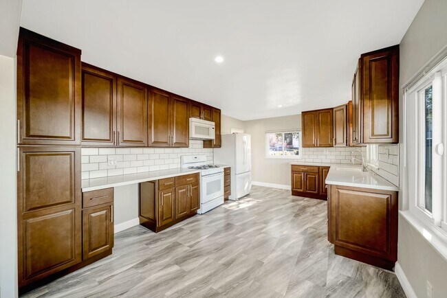 Building Photo - 9714 MacArthur Blvd