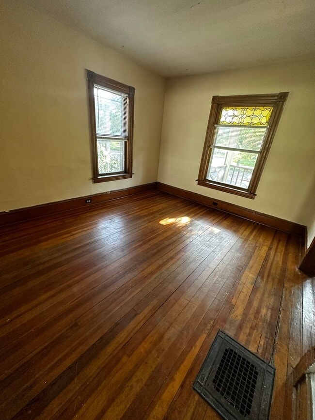 Building Photo - Newly Renovated 5 bedroom - Available June...