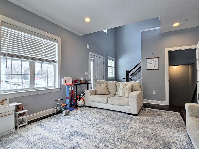 Building Photo - 634 Brentwood Dr