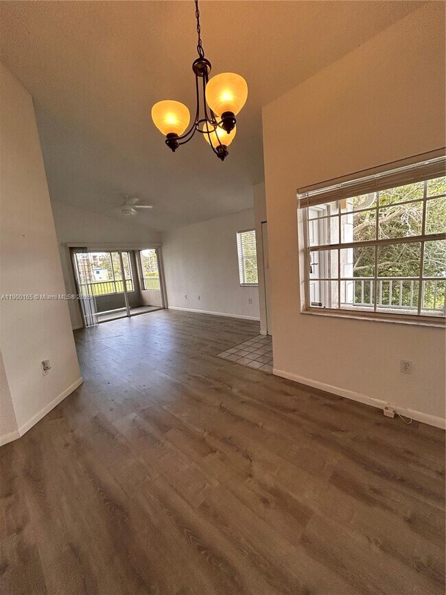 Building Photo - 2841 N Oakland Forest Dr