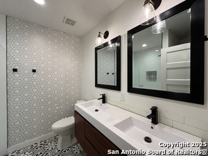 Building Photo - 127 Larchmont Dr