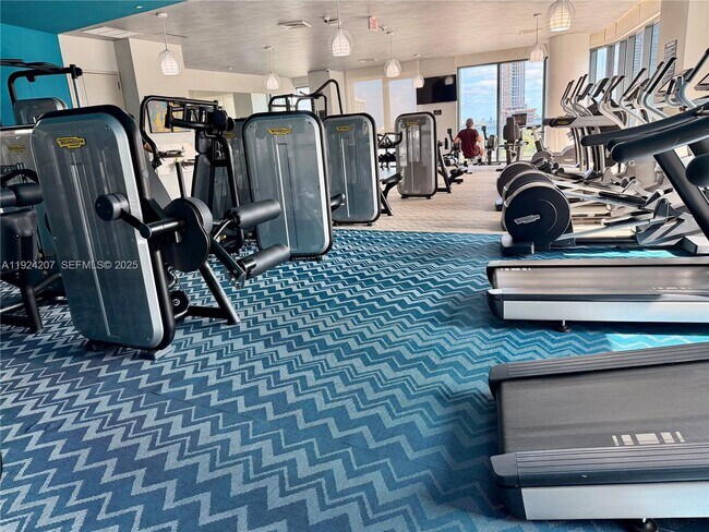 Building Photo - 121 NE 34th St