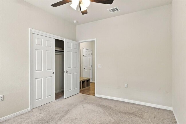 Building Photo - 609 Falkland Trace