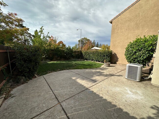 Building Photo - 2279 Coffeeberry Rd