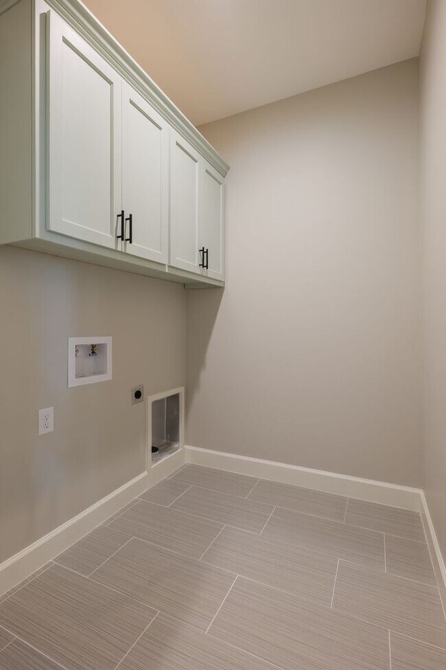 Building Photo - 5039 Hatfield Cir