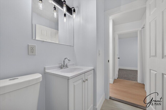 Building Photo - 3 Bedroom - 1 Bath - Warrendale - $1450
