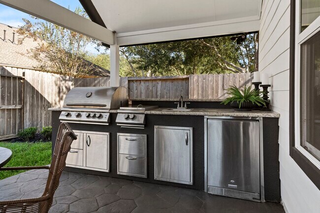 Building Photo - 3011 Manchester Cove