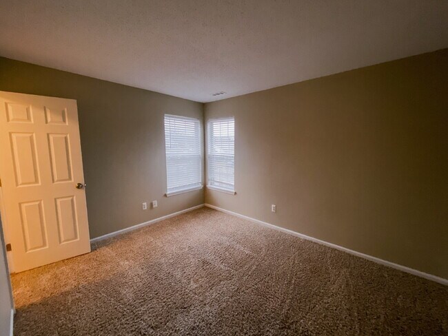 Building Photo - Welcome home to this charming 4-bedroom, 2.5-bath home in Noblesville!