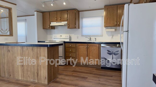 Building Photo - 98 E Byrd Dr
