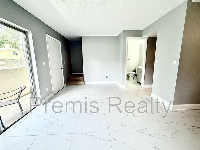 Building Photo - 3003 Bough Ave