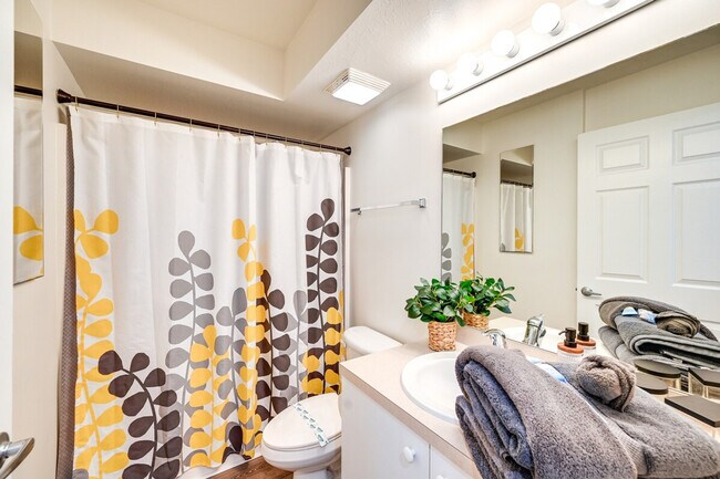 Building Photo - 4940 Cougar Ct S