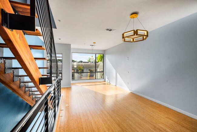 Building Photo - Townhome with EV Ready Garage!