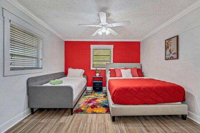 Building Photo - 532 N Palmway