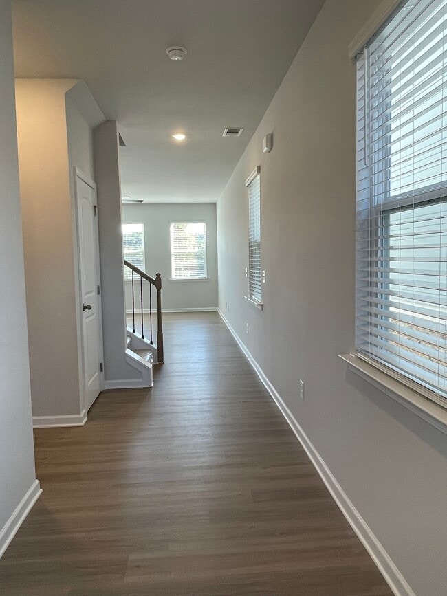 Building Photo - 112 Briarwood Dr E