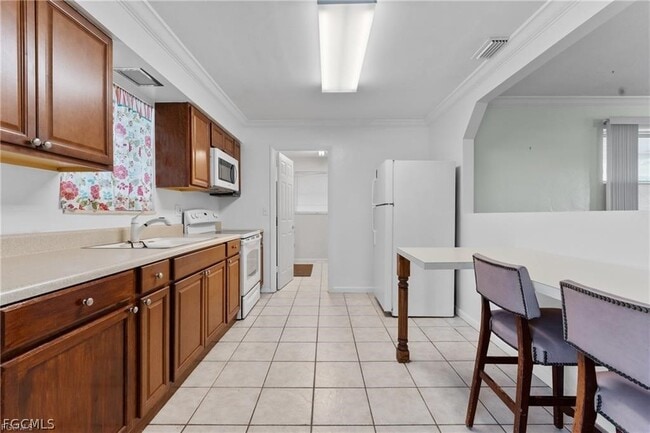 Building Photo - 312 Grovewood Ave S