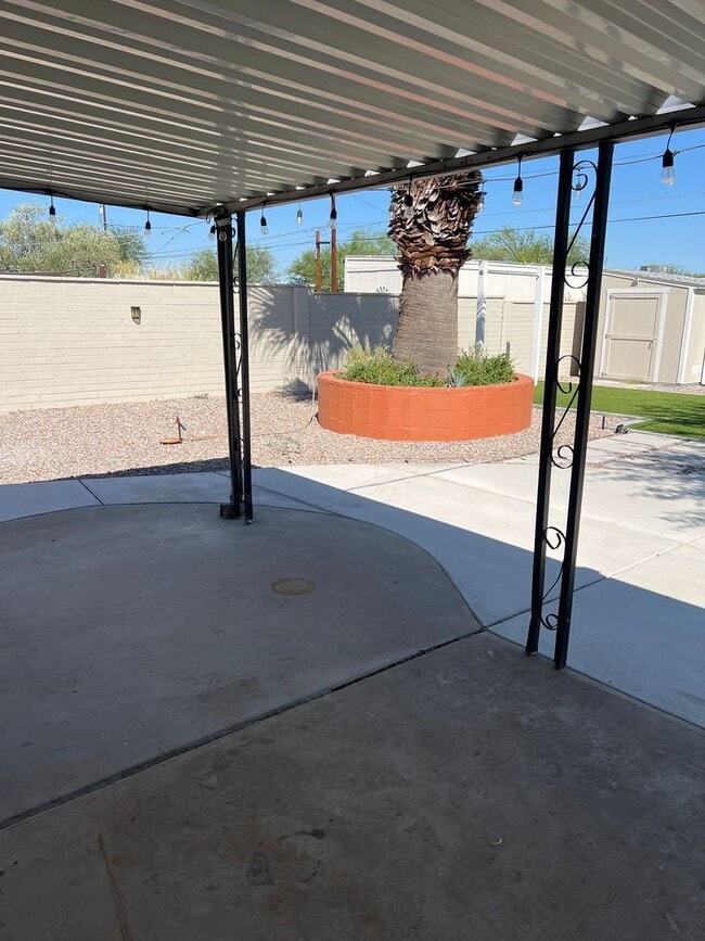 Building Photo - 4831 E Hampton St