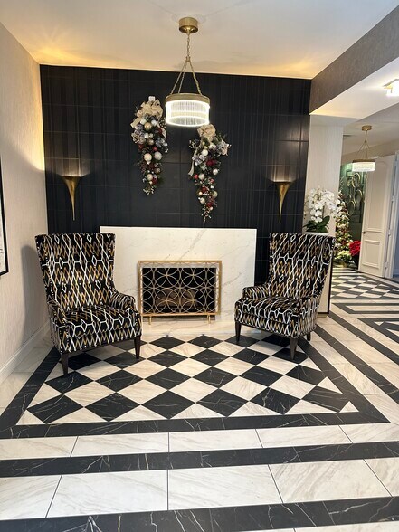 Lobby - 4545 Wornall Rd