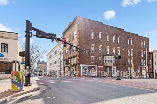 Building Photo - 95 N Main St