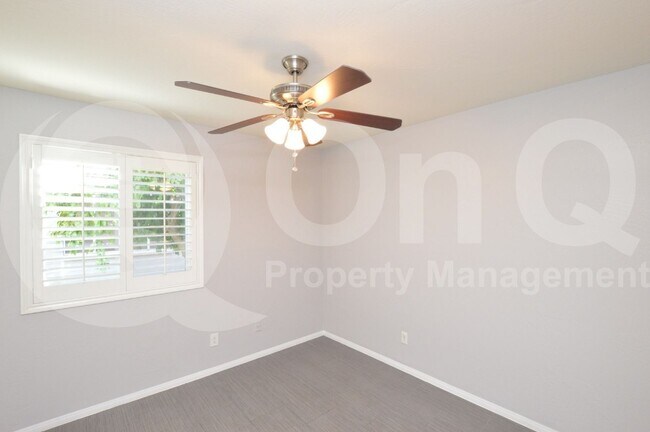 Building Photo - 2218 W Palomino Dr