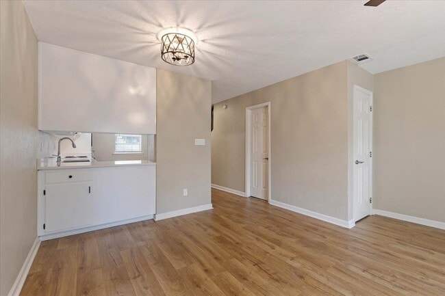 Building Photo - 1573 Jacks Dr