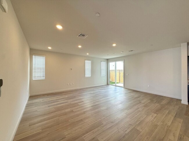 Building Photo - Modern West Sacramento Home Now for Lease