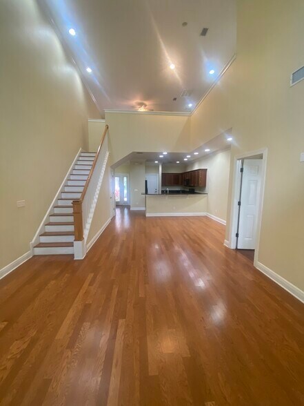 Building Photo - 241 Valencia Cir