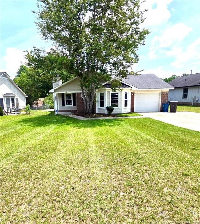 Building Photo - 1615 Winnabow Dr