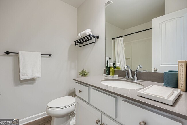 Building Photo - 4630 Blake Lp